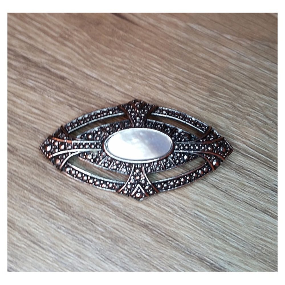 Vintage silver tone mother of pearl brooch pin art deco style